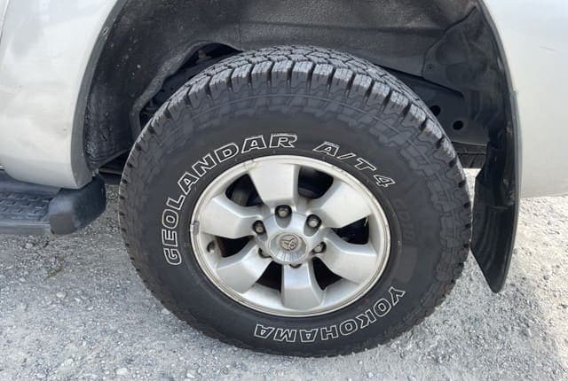 2005 Toyota Hilux Surf JDM car for sale — photo 10 of 25