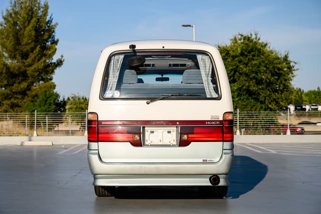 1994 Toyota HiAce JDM car for sale — photo 4 of 24