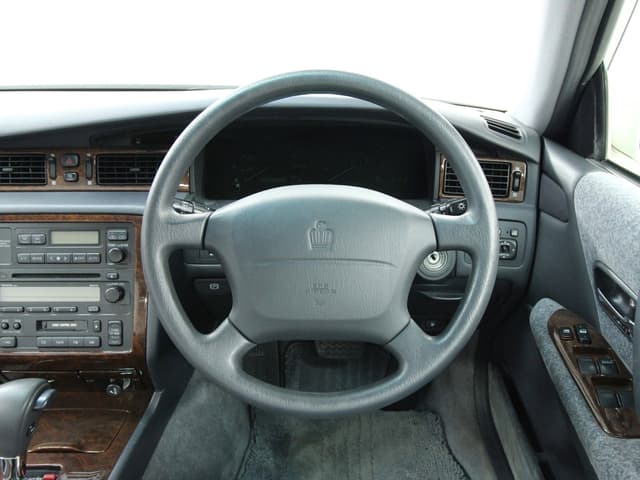 1997 Toyota Crown JDM car for sale — photo 10 of 25