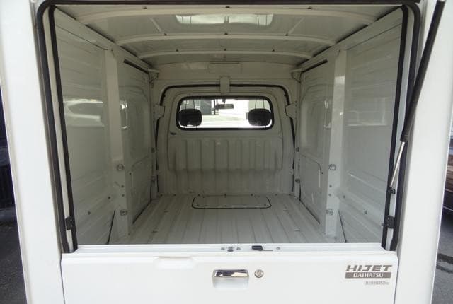2010 Daihatsu Hijet JDM car for sale — photo 12 of 20