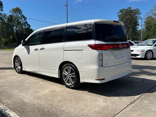 2011 Nissan Elgrand JDM car for sale — photo 8 of 16