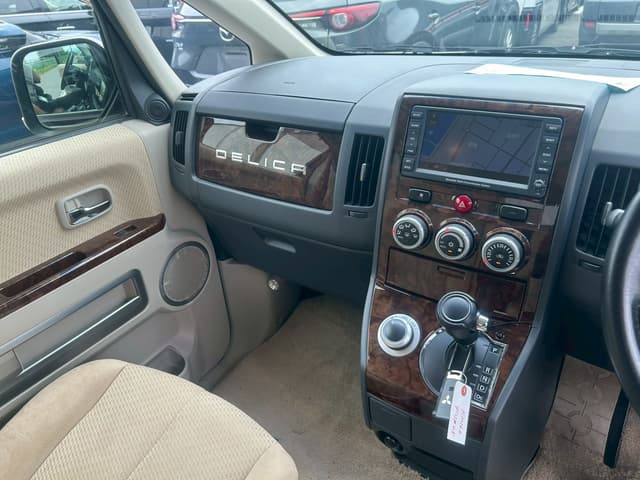 2011 Mitsubishi Delica JDM car for sale — photo 5 of 8