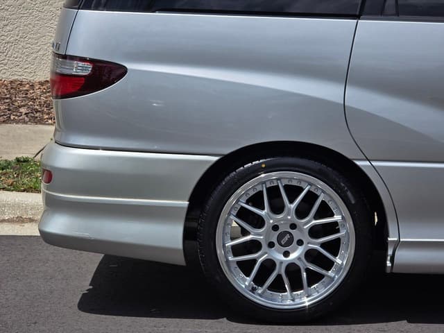 2000 Toyota Estima JDM car for sale — photo 7 of 10