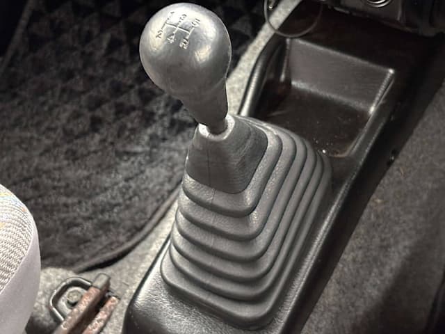 2000 Suzuki Jimny JDM car for sale — photo 21 of 25