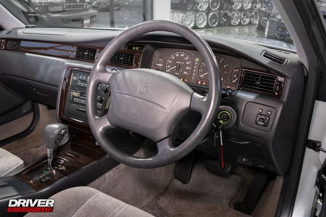1997 Toyota Crown JDM car for sale — photo 13 of 24