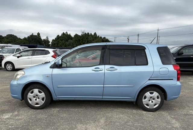 2007 Toyota Raum JDM car for sale — photo 6 of 25