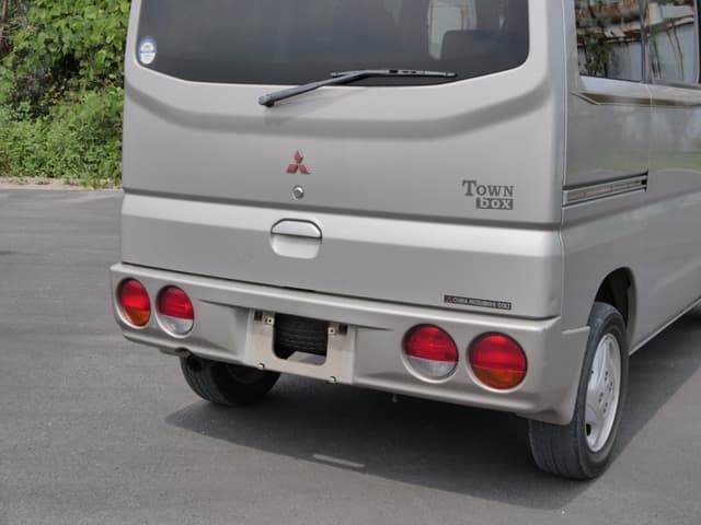 2001 Mitsubishi Town Box JDM car for sale — photo 17 of 25