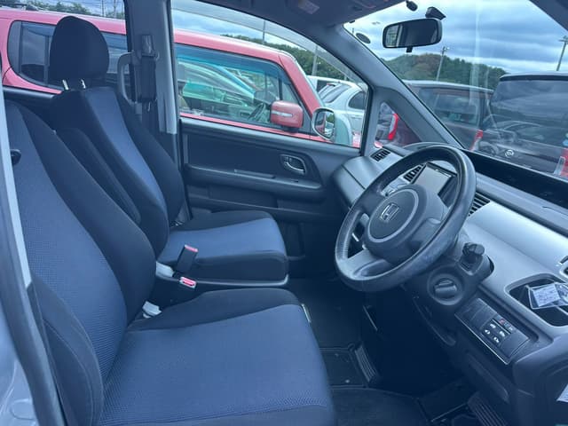 2009 Honda Stepwagon JDM car for sale — photo 3 of 7