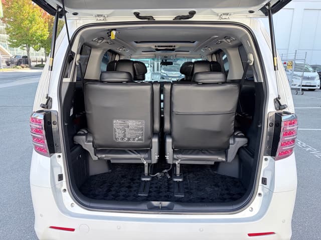 2010 Toyota Vellfire JDM car for sale — photo 20 of 21