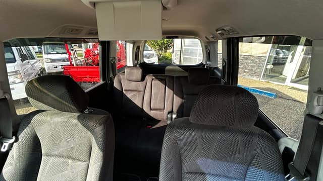 2009 Honda Stepwagon JDM car for sale — photo 9 of 10