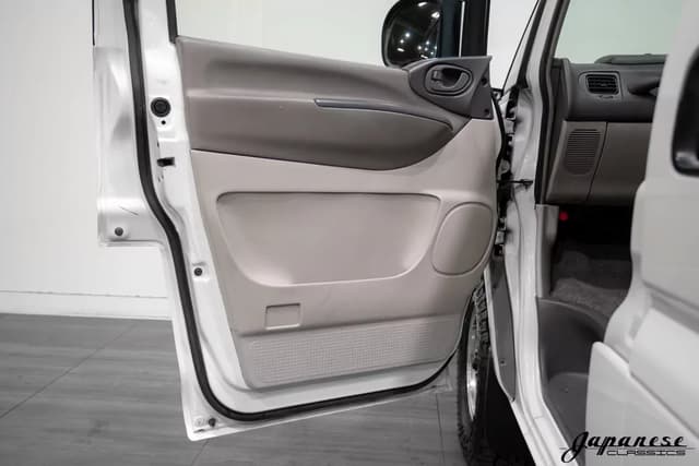 1994 Mitsubishi Delica JDM car for sale — photo 20 of 25
