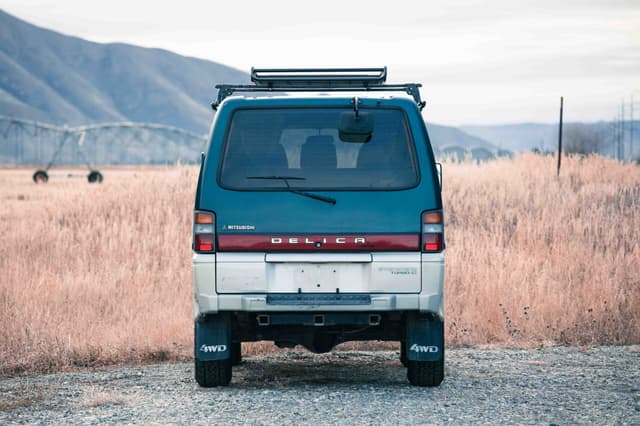 1993 Mitsubishi Delica JDM car for sale — photo 4 of 22