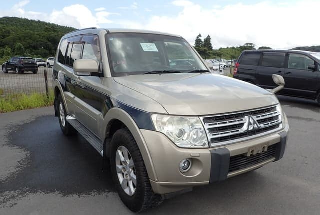 2010 Mitsubishi Pajero JDM car for sale — photo 7 of 25