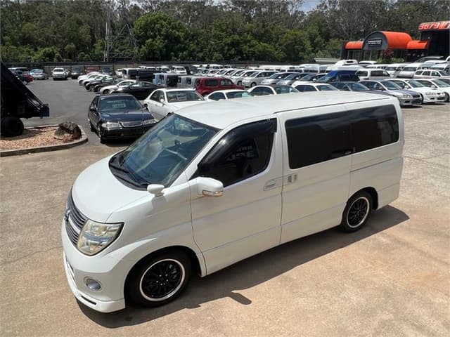 2010 Nissan Elgrand JDM car for sale — photo 4 of 14