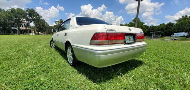 1997 Toyota Crown JDM car for sale — photo 3 of 15