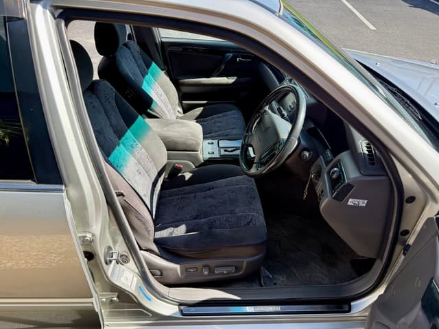 2000 Toyota Crown JDM car for sale — photo 14 of 18