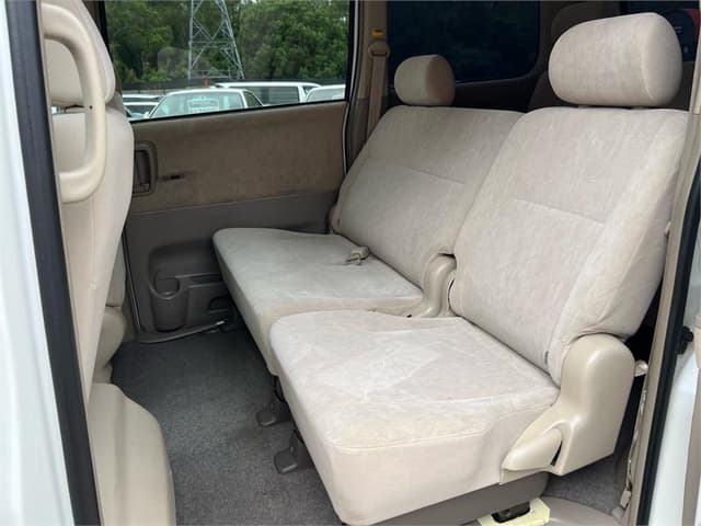 2004 Toyota Noah JDM car for sale — photo 16 of 18