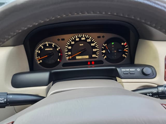 1999 Toyota Crown JDM car for sale — photo 9 of 13