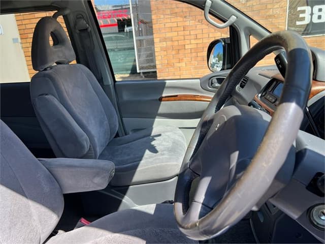 2001 Mitsubishi Delica JDM car for sale — photo 13 of 17