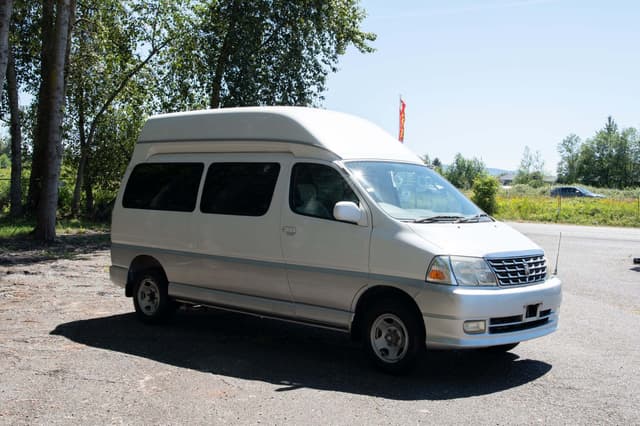 2001 Toyota Grand Hiace JDM car for sale — photo 8 of 19