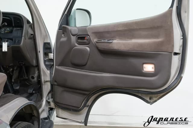 1998 Toyota HiAce JDM car for sale — photo 21 of 25