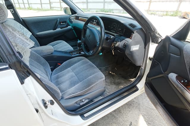 1995 Toyota Crown JDM car for sale — photo 11 of 14