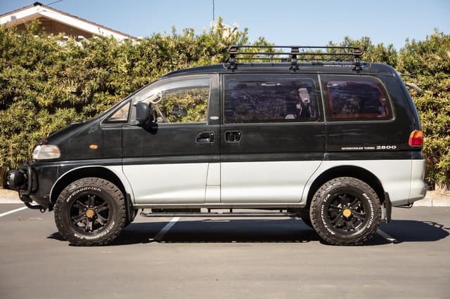 1994 Mitsubishi Delica JDM car for sale — photo 5 of 25