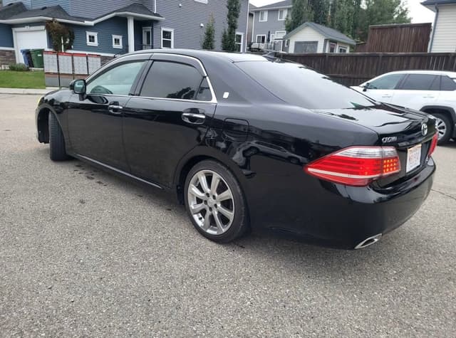 2010 Toyota Crown JDM car for sale — photo 3 of 13
