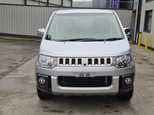 2009 Mitsubishi Delica JDM car for sale — photo 6 of 22