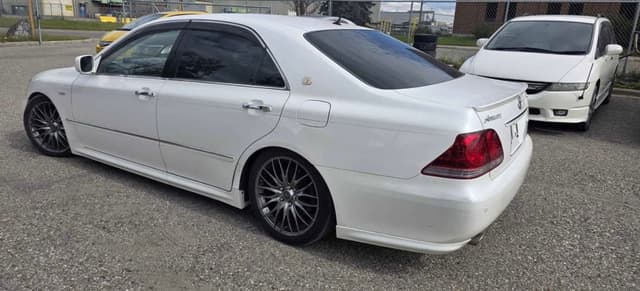 2005 Toyota Crown JDM car for sale — photo 3 of 12