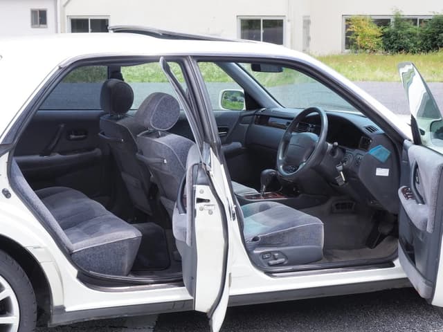 1999 Toyota Crown JDM car for sale — photo 15 of 22