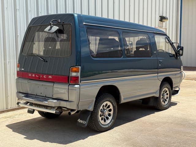 1990 Mitsubishi Delica JDM car for sale — photo 3 of 20
