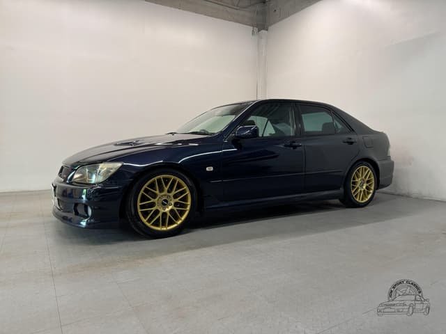 2000 Toyota Altezza JDM car for sale — photo 10 of 25