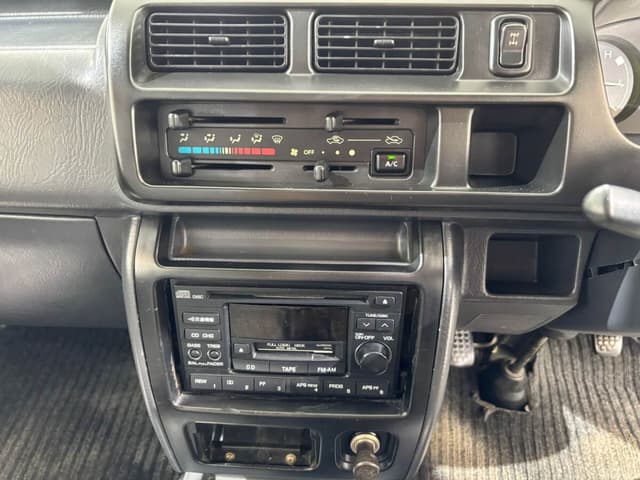 2000 Daihatsu Hijet JDM car for sale — photo 10 of 25