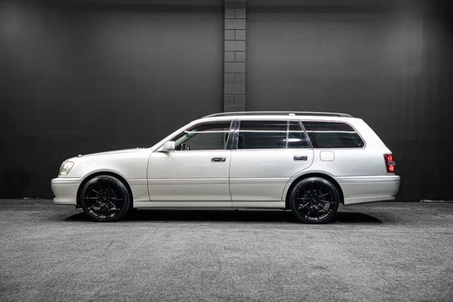 2005 Toyota Crown JDM car for sale — photo 5 of 16