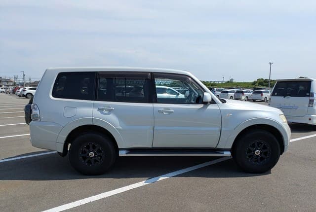 2011 Mitsubishi Pajero JDM car for sale — photo 6 of 25