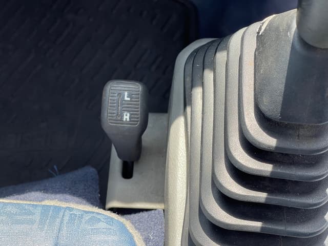 2000 Mitsubishi Minicab JDM car for sale — photo 21 of 25