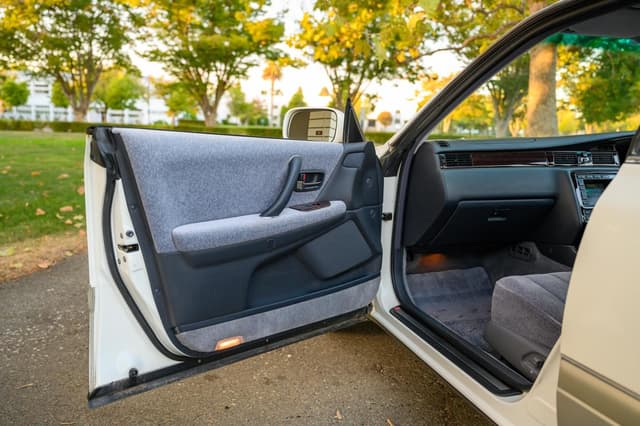 1996 Toyota Crown JDM car for sale — photo 14 of 24