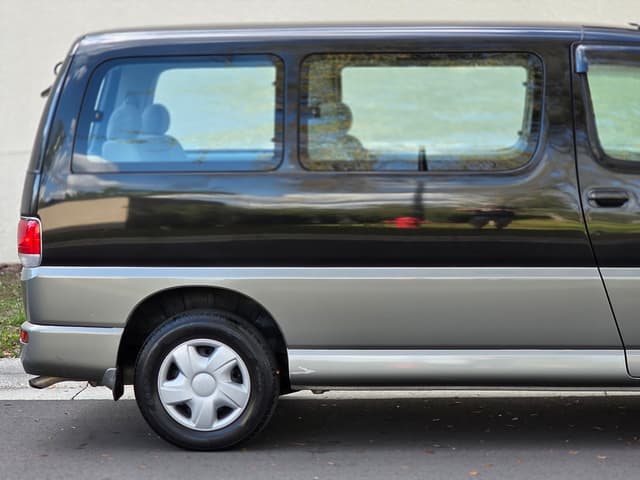 1998 Toyota HiAce JDM car for sale — photo 16 of 22
