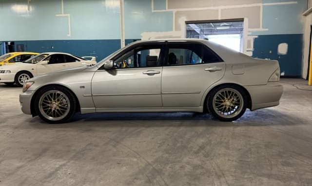 1998 Toyota Altezza JDM car for sale — photo 13 of 25