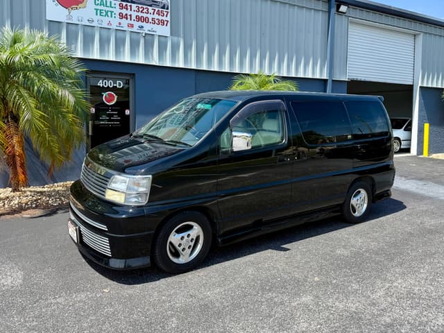 1999 Nissan Elgrand JDM car for sale — photo 3 of 25