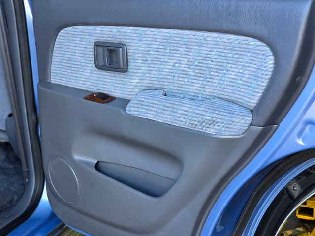 1996 Toyota Hilux Surf JDM car for sale — photo 14 of 25