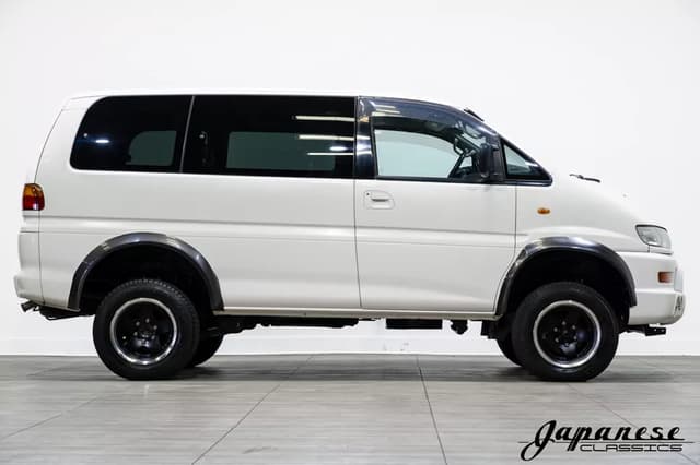 1999 Mitsubishi Delica JDM car for sale — photo 5 of 25