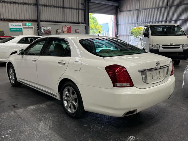 2010 Toyota Crown JDM car for sale — photo 2 of 21