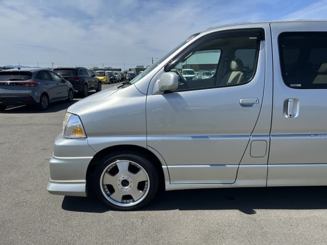 2000 Toyota Grand Hiace JDM car for sale — photo 9 of 25