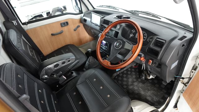 2001 Daihatsu Hijet JDM car for sale — photo 10 of 18