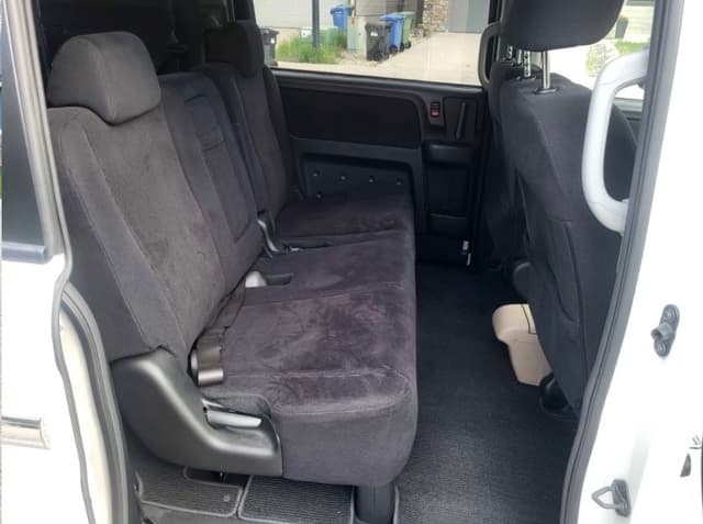 2009 Honda Stepwagon JDM car for sale — photo 11 of 12