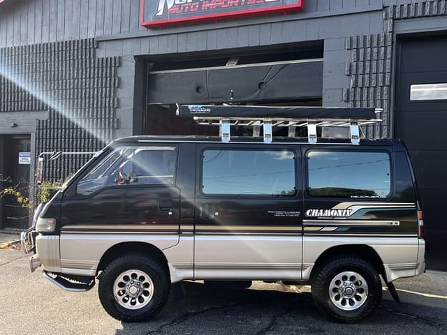 1990 Mitsubishi Delica JDM car for sale — photo 4 of 25