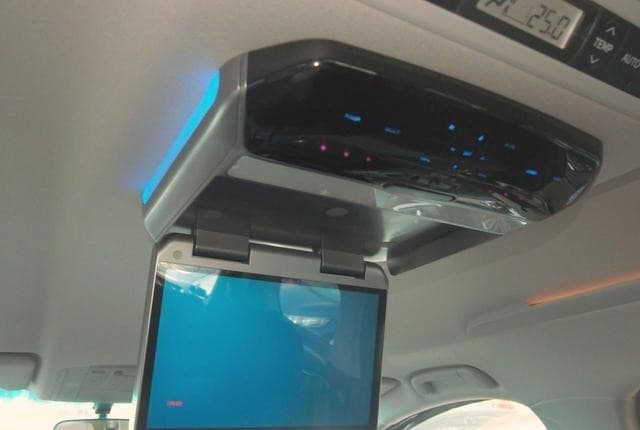 2011 Toyota Vellfire JDM car for sale — photo 19 of 25