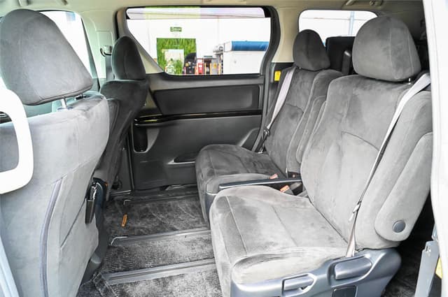 2011 Toyota Vellfire JDM car for sale — photo 8 of 24